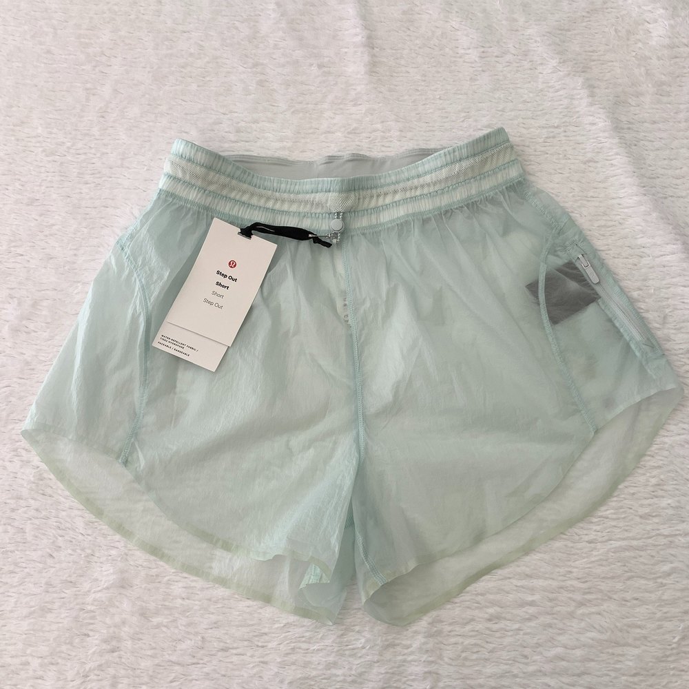 Lululemon NWT Step Out Short 8